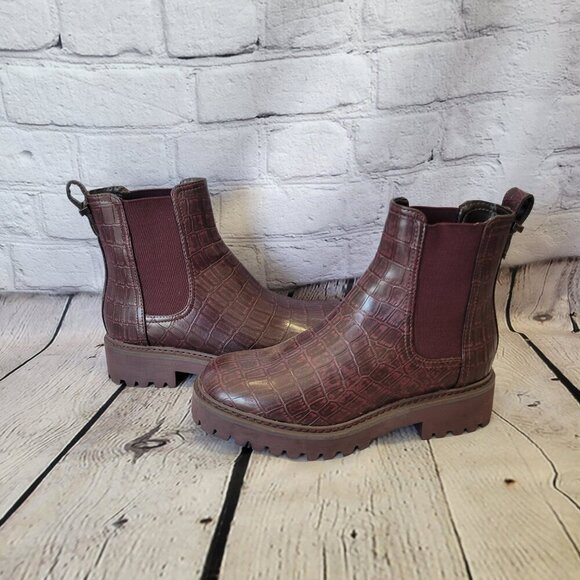 Kenneth Cole Reaction Women's Salt Lug Chelsea Booties - Picture 1 of 8